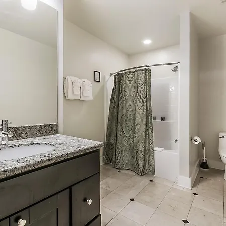 Spacious Condos Steps Away From French Quarter New Orleans Room photo