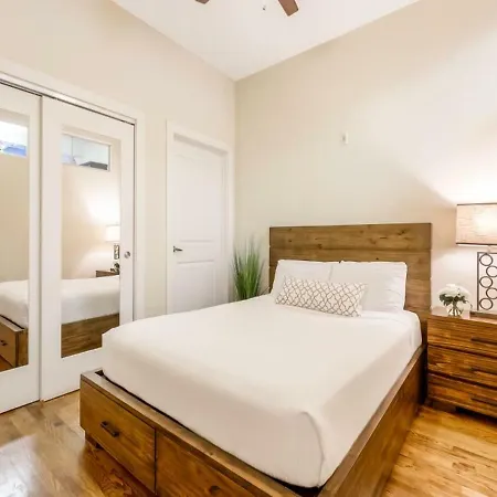Spacious Condos Steps Away From French Quarter New Orleans Exterior photo