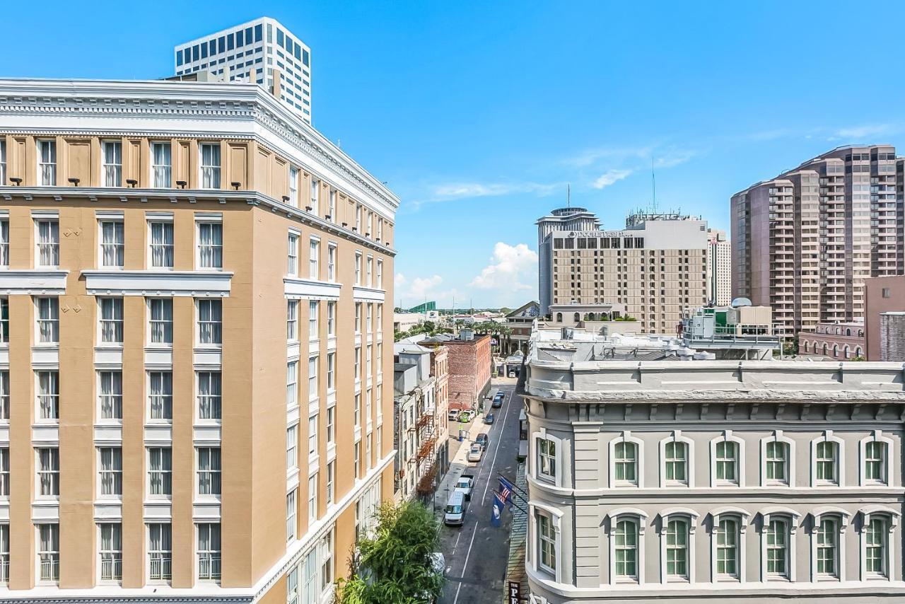 Spacious Steps Away From French Quarter Apartment *