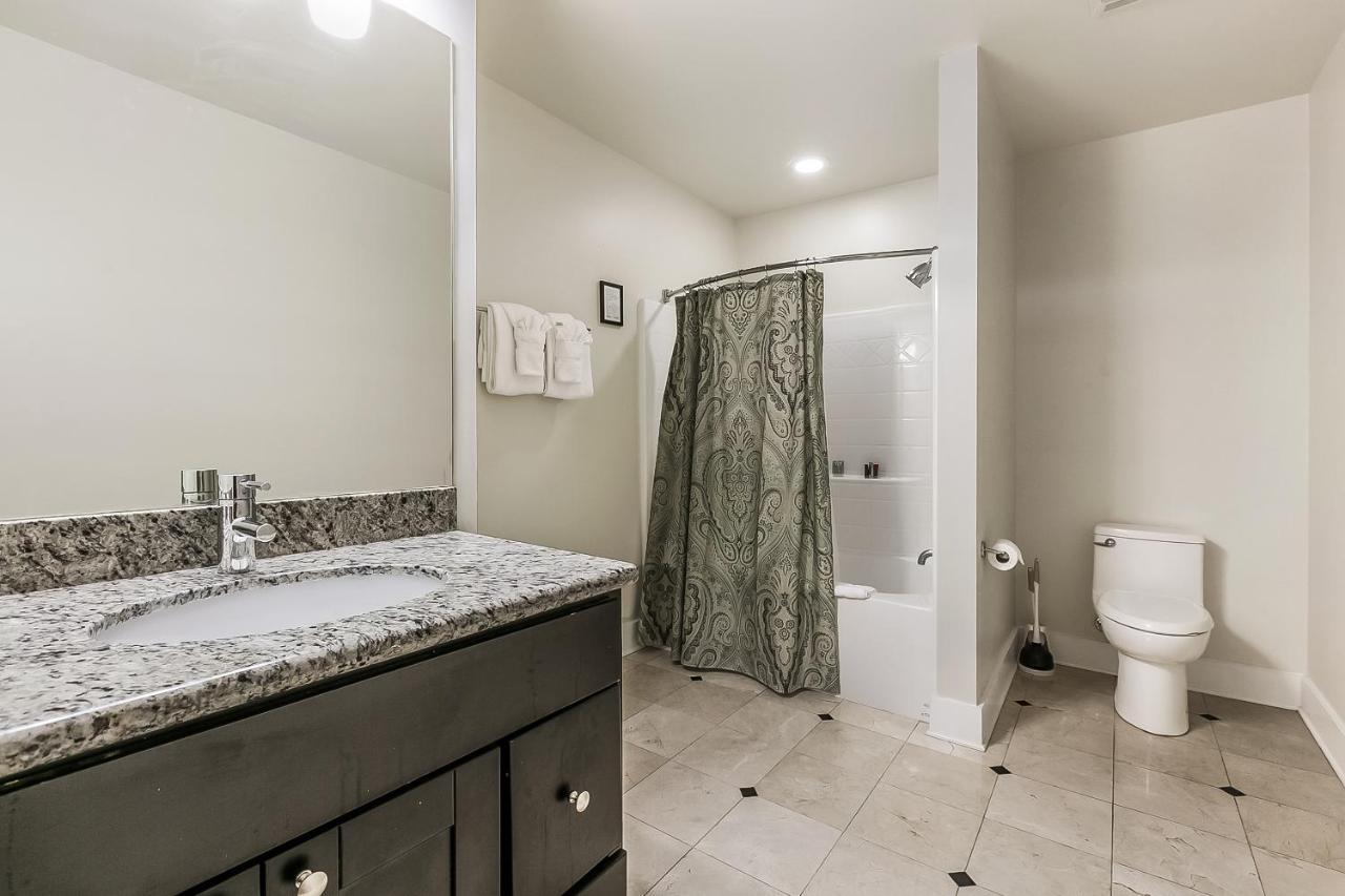 Apartment Spacious Steps Away From French Quarter *