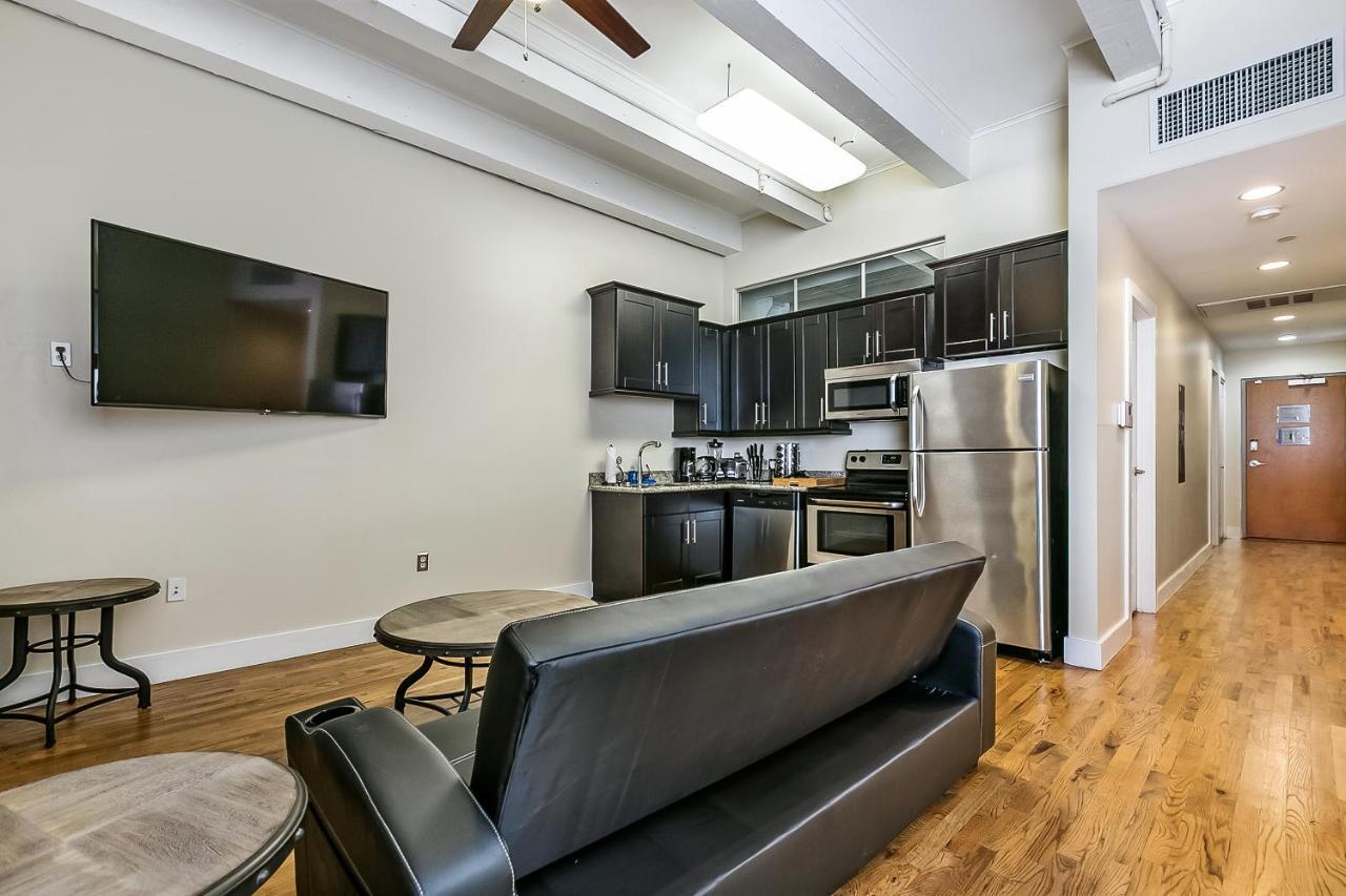 Apartment Spacious Steps Away From French Quarter