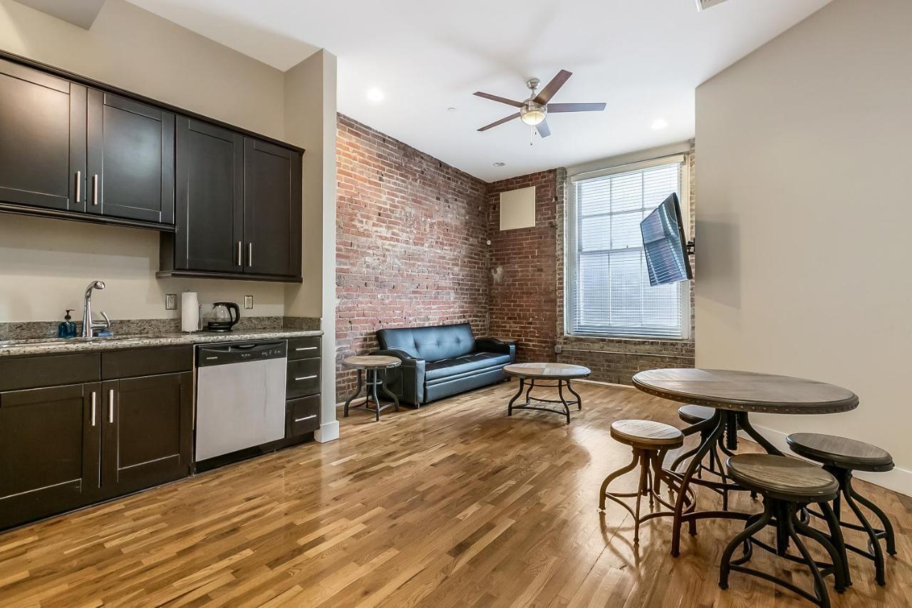Apartment Spacious Steps Away From French Quarter