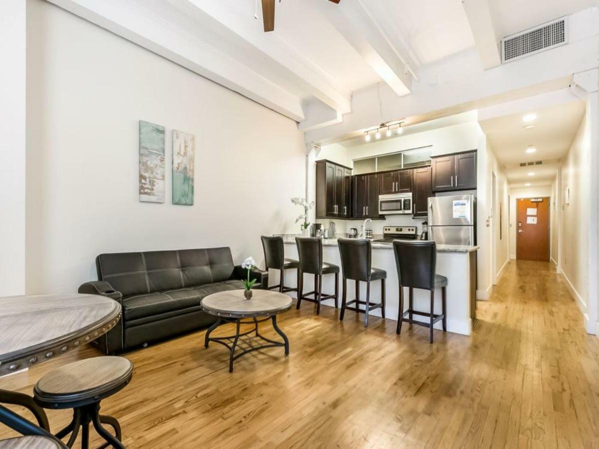 Spacious Steps Away From French Quarter Apartment *